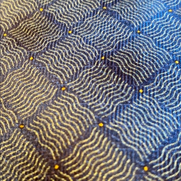 Bacardi Limón Blue Silk Mens Tie With Wavy Pattern & Subtle Dots - Picture 4 of 6